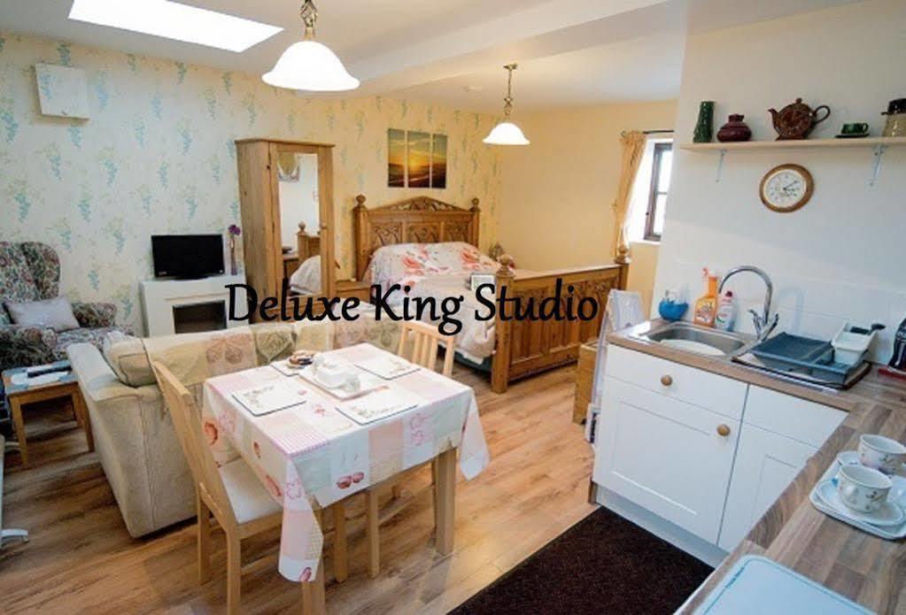 Stunning Countryside Views & Private Balcony! Cozy Room, 3 Miles To Lyme Regis - Free Parking & Wifi Axminster Zewnętrze zdjęcie